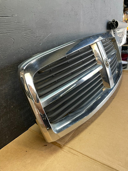 2004 to 2006 Dodge Durango Front Upper Chrome Grill Grille AE0867 DG2