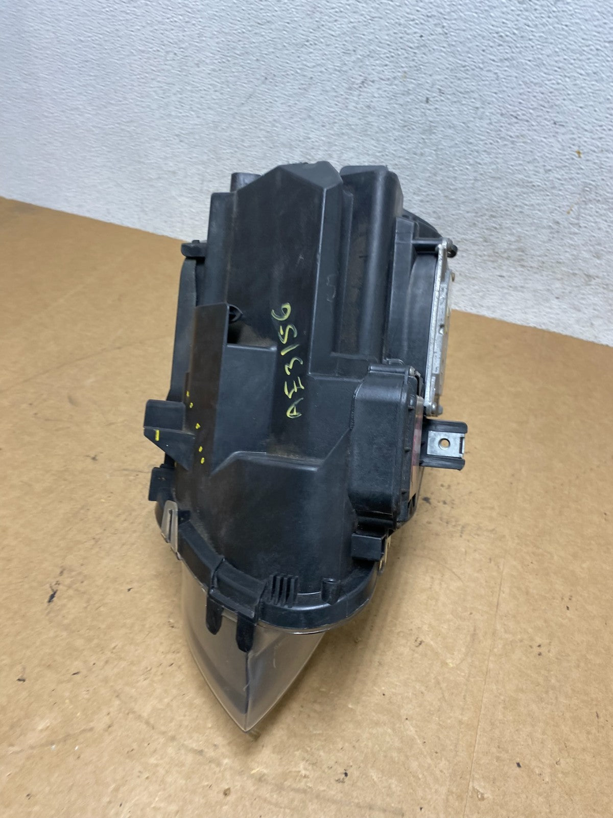 2007-2010 BMW 3-Series Coupe 335i Right Passenger Headlight Xenon HID AE3156 DW9