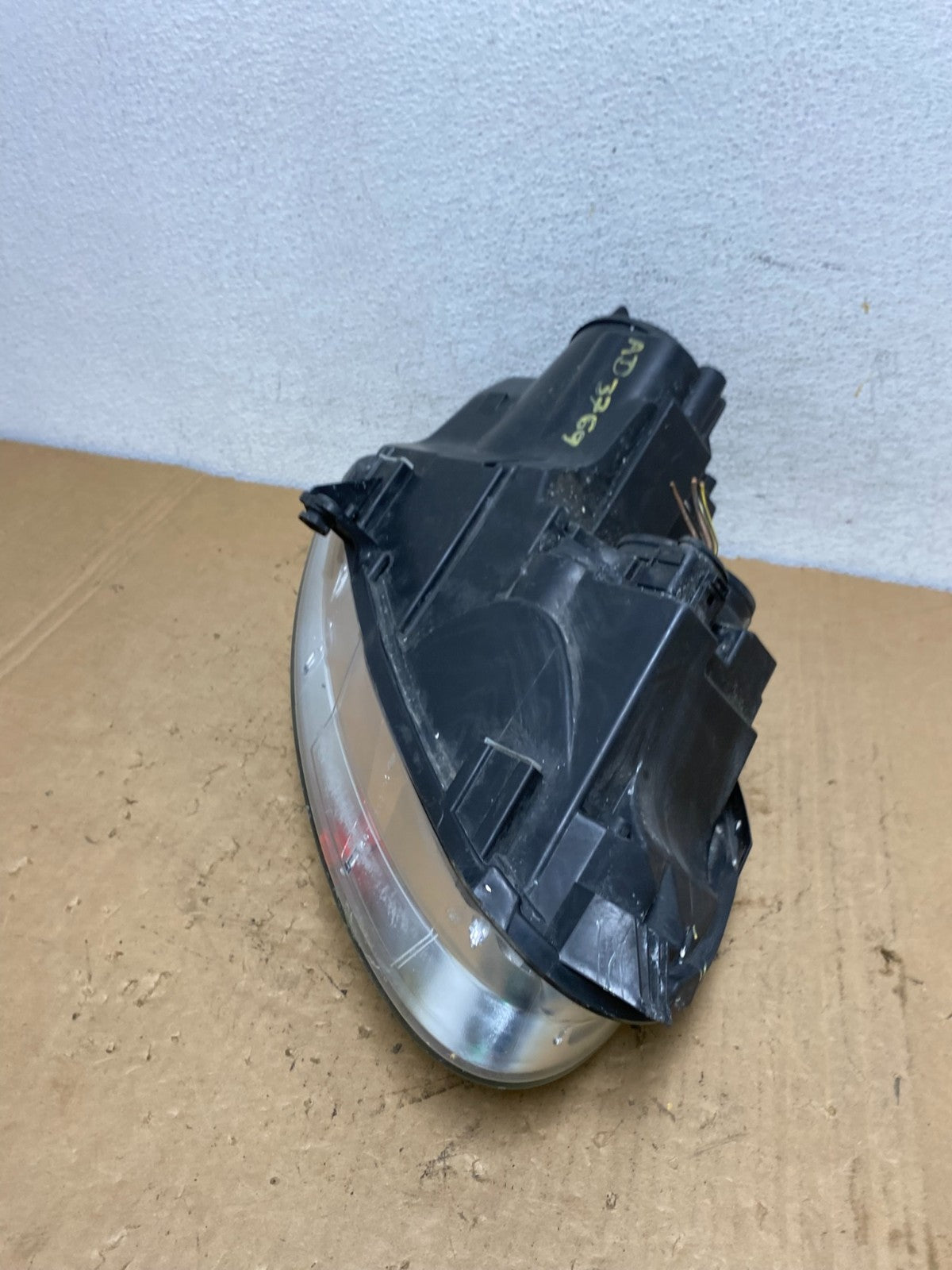 2005 to 2010 Volkswagen Jetta Left Driver LH Side Headlight Halogen AD3769 DW7