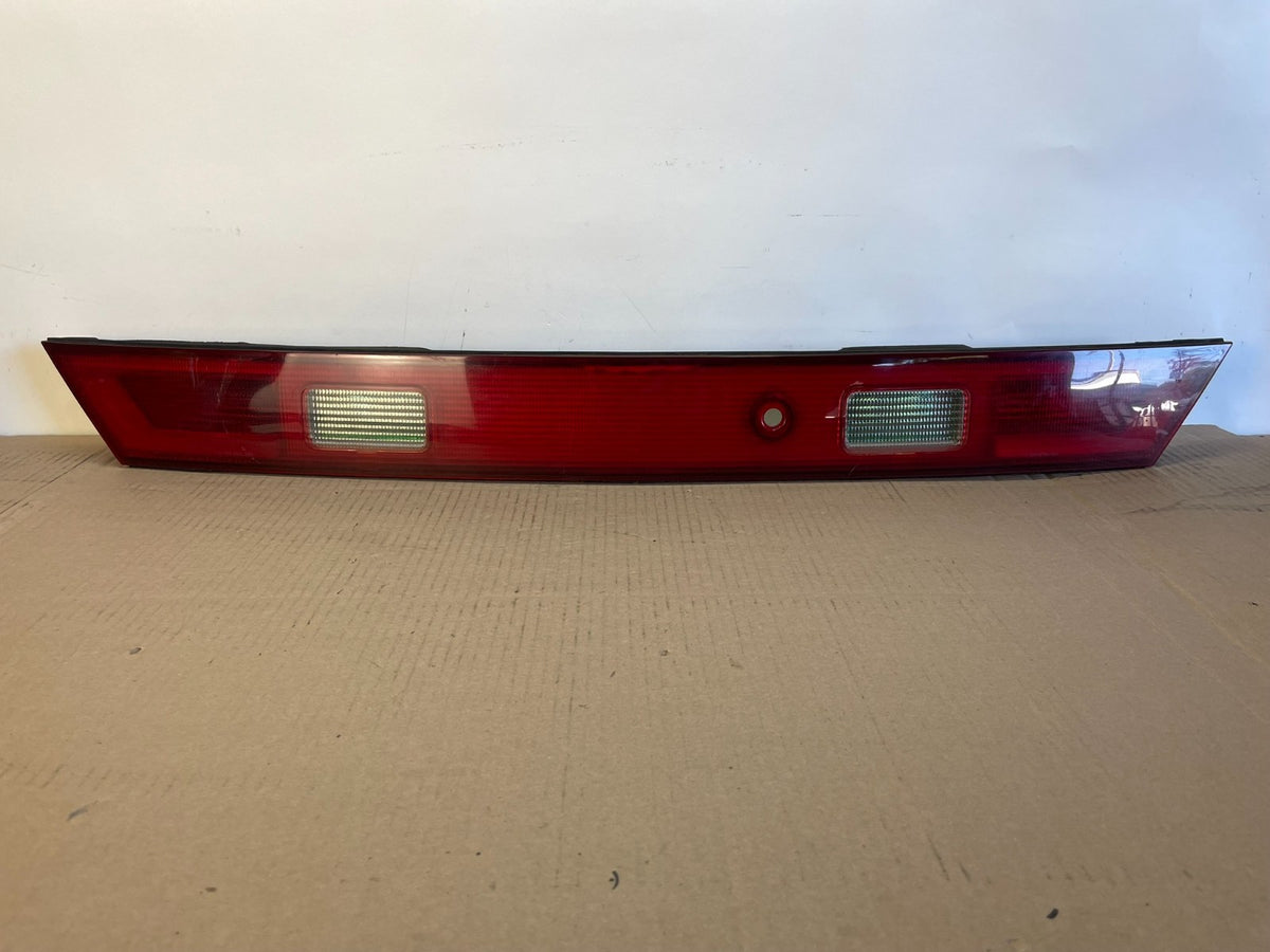 1998-2002 Honda Accord Coupe 2-Door Center Single Tail Light ah0469 DG0