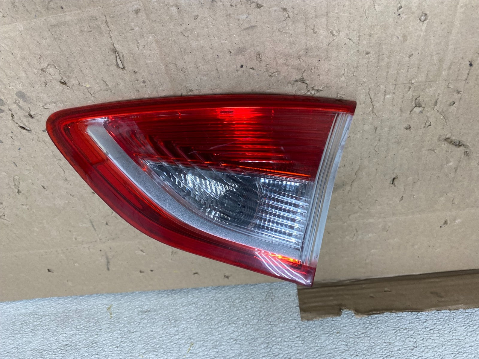 2013 to 2016 Ford Escape Right Passenger RH Side Inner Tail Light U6861 DW0