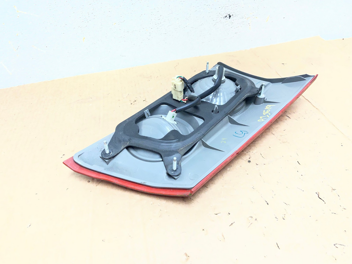 2006 to 2010 Toyota Sienna Right Passenger RH Inner Tail Light AI5619 LK4