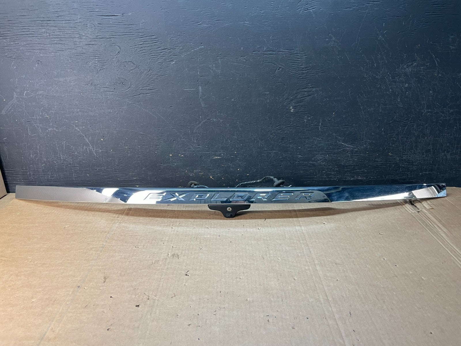 2011-2014 Ford Explorer Rear Tailgate Gate Trim Molding With Camera OE ae8465 DG0