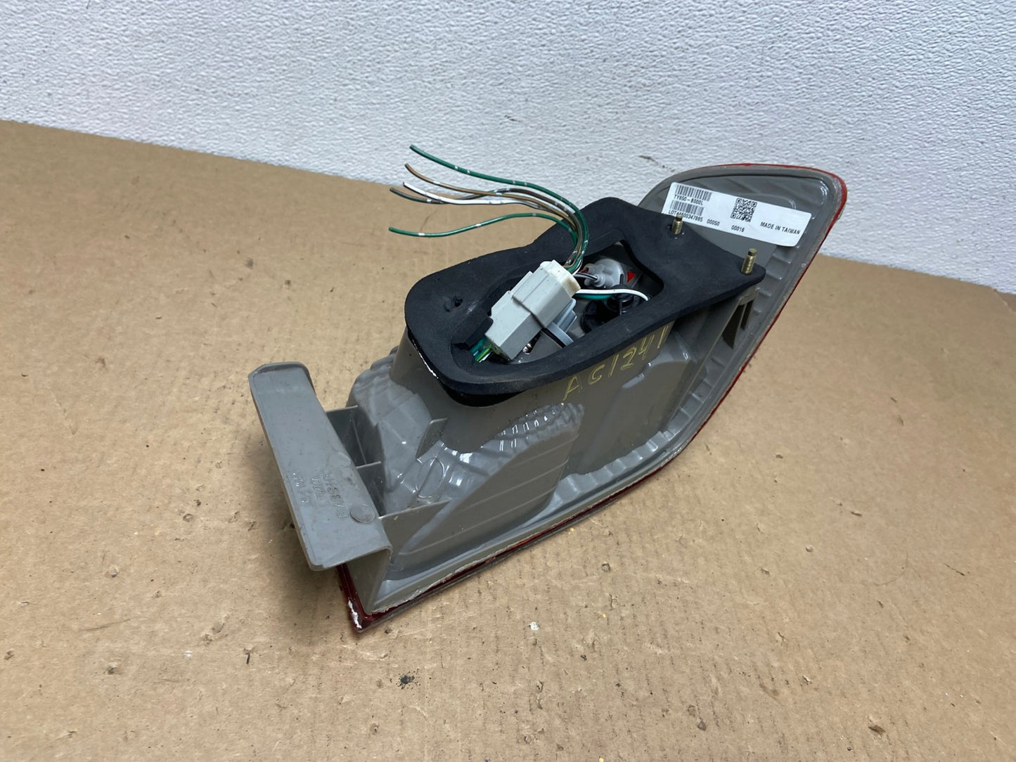 2000 to 2001 Toyota Camry Tail Light Left Driver Lh Side OEM AC1241 LK5