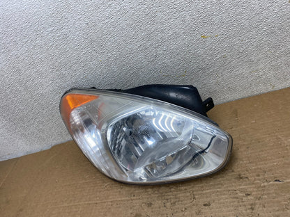 2006 to 2011 Hyundai Accent Sedan Right Passenger  Halogen Headlight Z3131 DW1