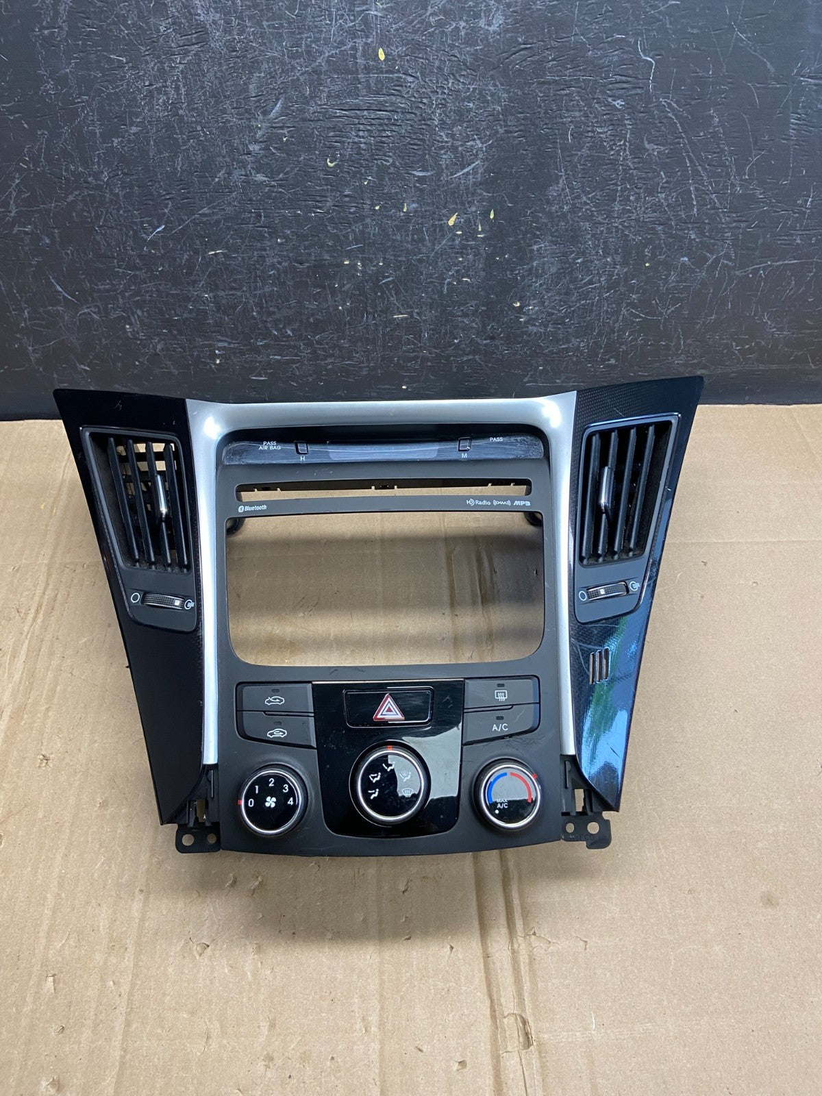 2011 - 2014 Hyundai Sonata Center Radio Climate Control Air Vent Bezel AD7103 DG0