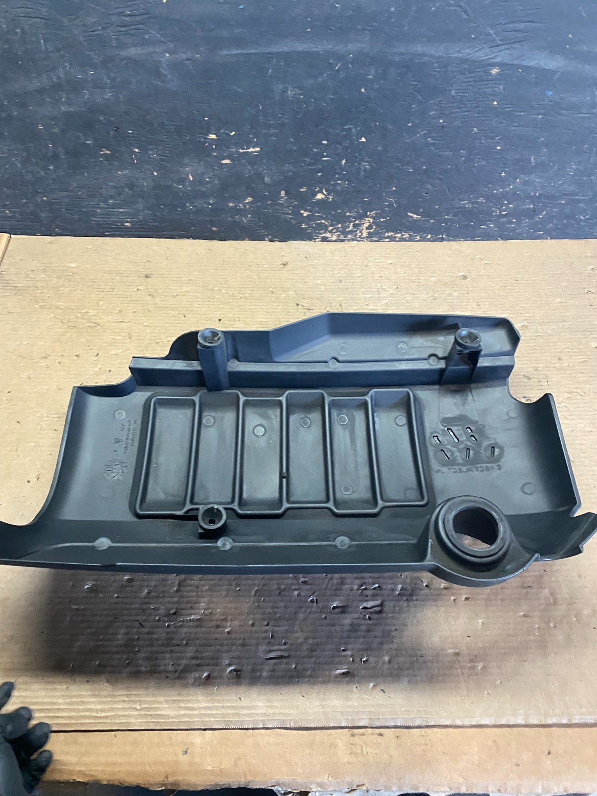 2007 to 2008 GMC Acadia 3.6L VVT Engine Cover Shield OEM S3385 DG5