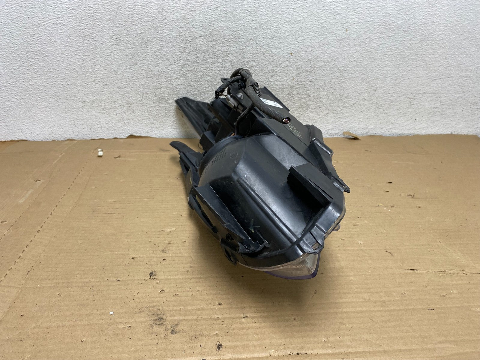 2010 - 2011 Toyota Prius Right Passenger Rh Blue Halogen Headlight AG8151 DW11