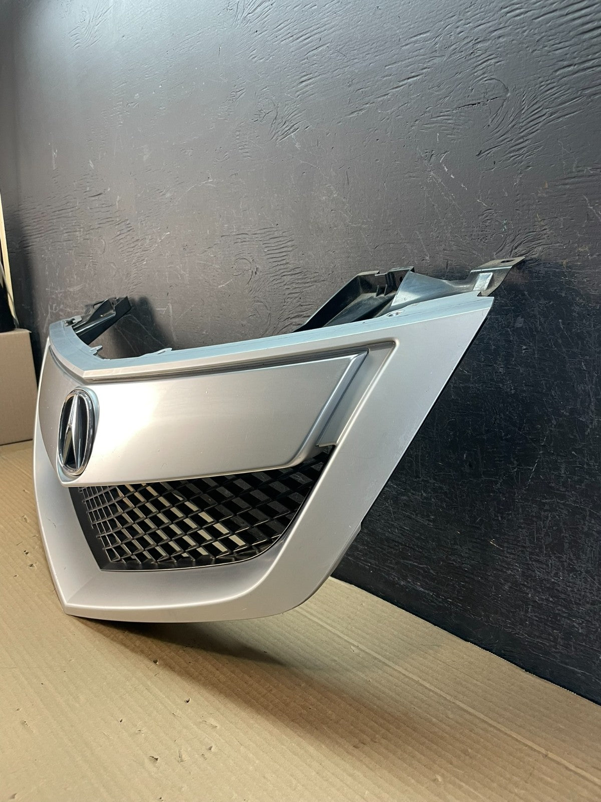 2010 to 2013 Acura MDX Front Upper Grill Grille Emblem AE8725 DG1