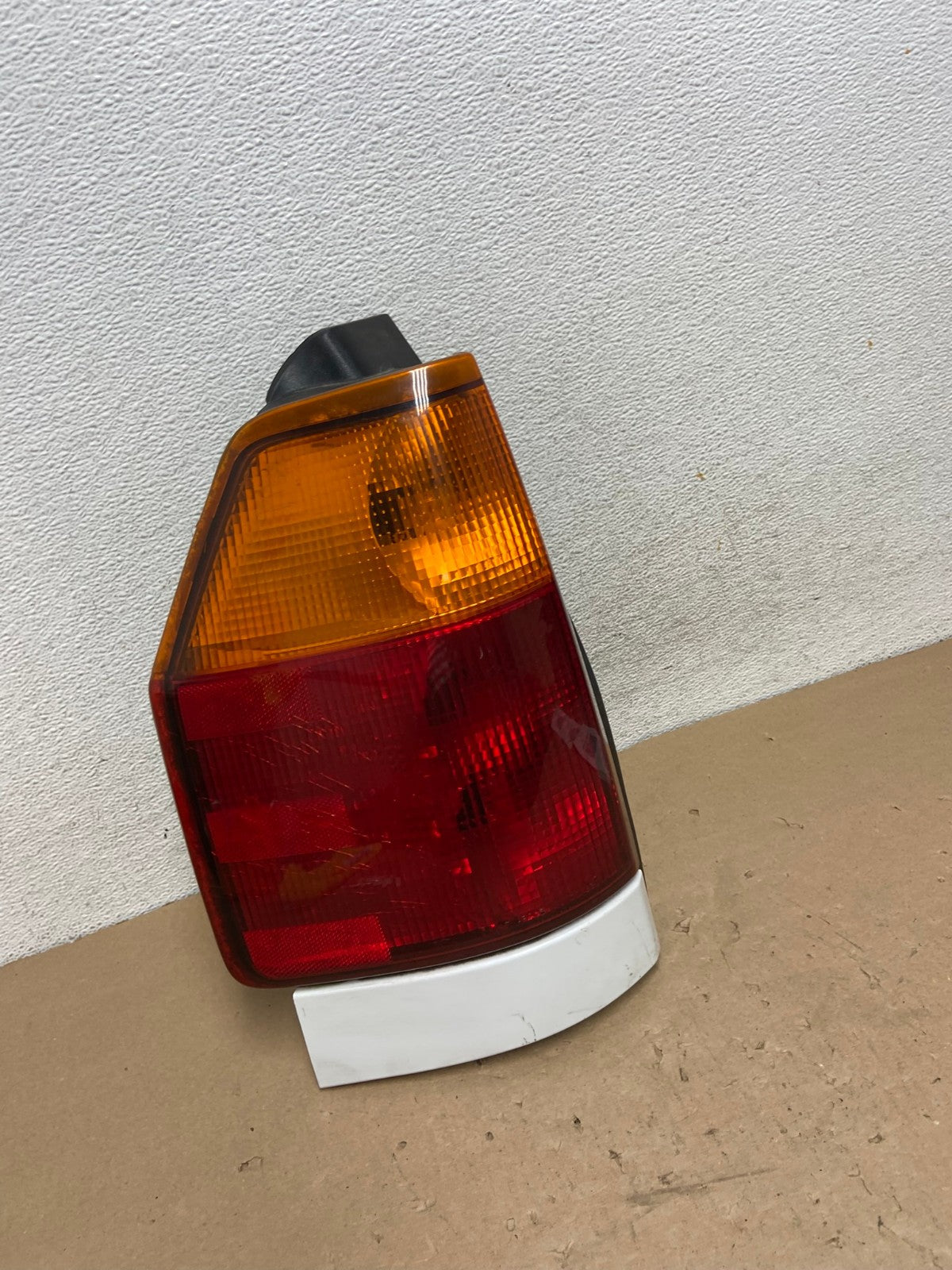 2002 to 2009 Gmc Envoy Left Driver Lh Side Tail Light AG4160 LK2