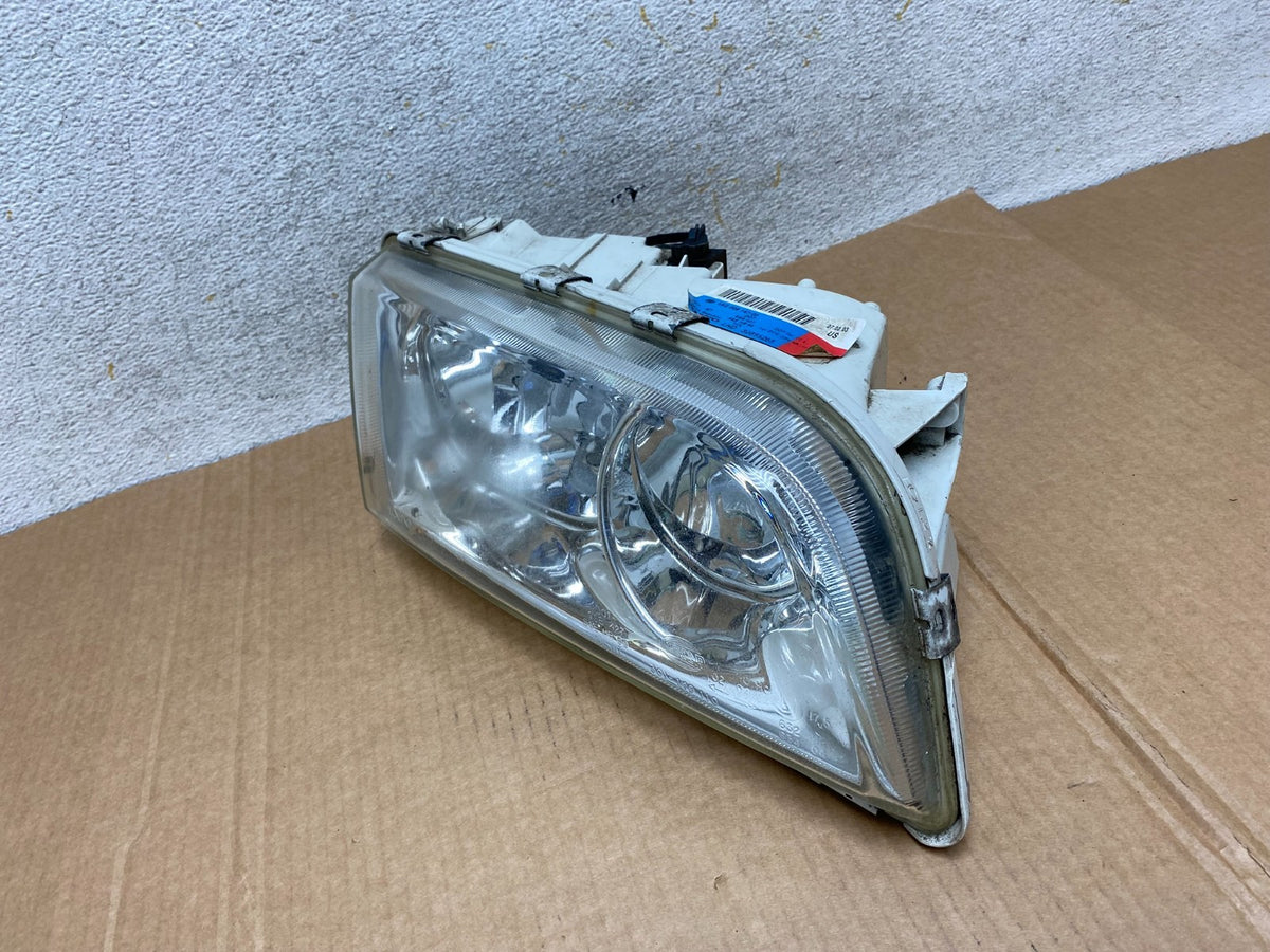 2000 - 2004 Volvo S40 Right Passenger RH Halogen Headlight AI3746 DW1