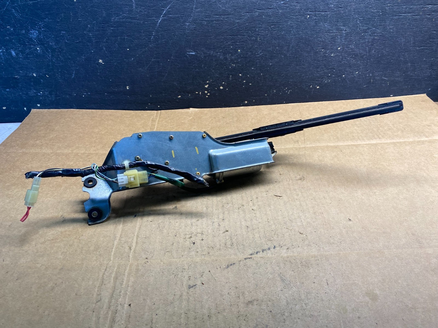 1991 to 1998 Mitsubishi Space Runner Wiper Motor Rear ab3794 DG5