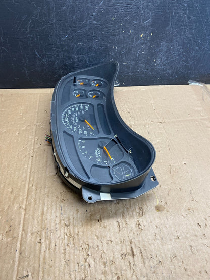 2003 to 2006 Chevrolet Silverado Yukon Cluster Gauge Speedometer AD6926 DG1