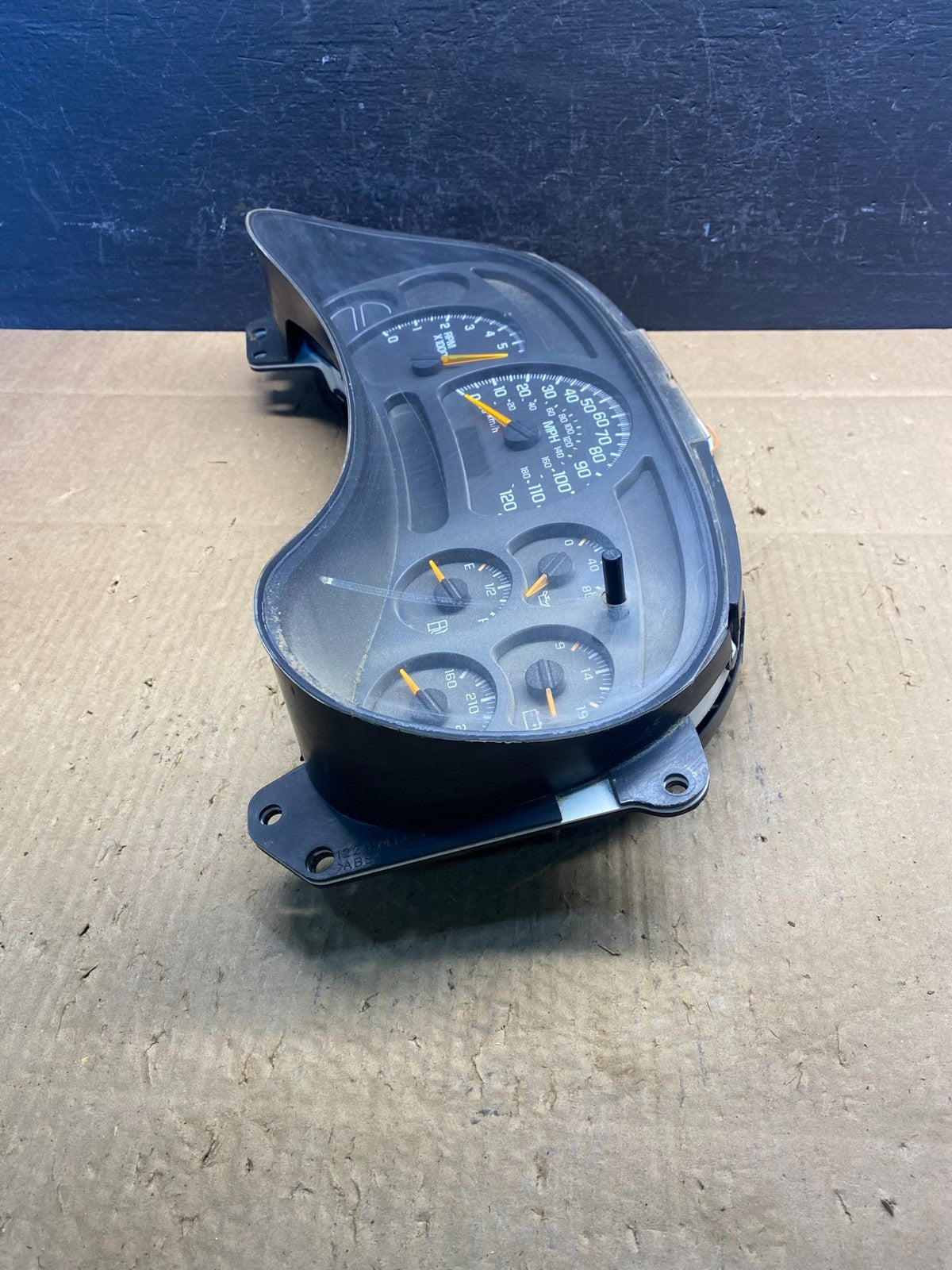 2003 to 2006 Chevrolet Silverado Yukon Cluster Gauge Speedometer AD1668 DG2