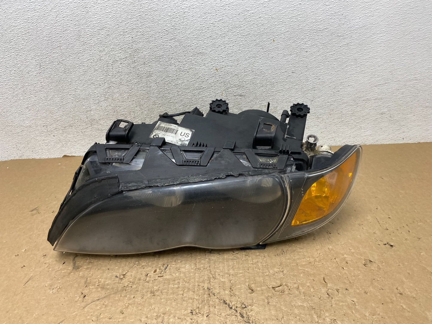 2002 to 2005 BMW 3 E46 Sedan Left Driver Halogen Headlight AF8416 DW0