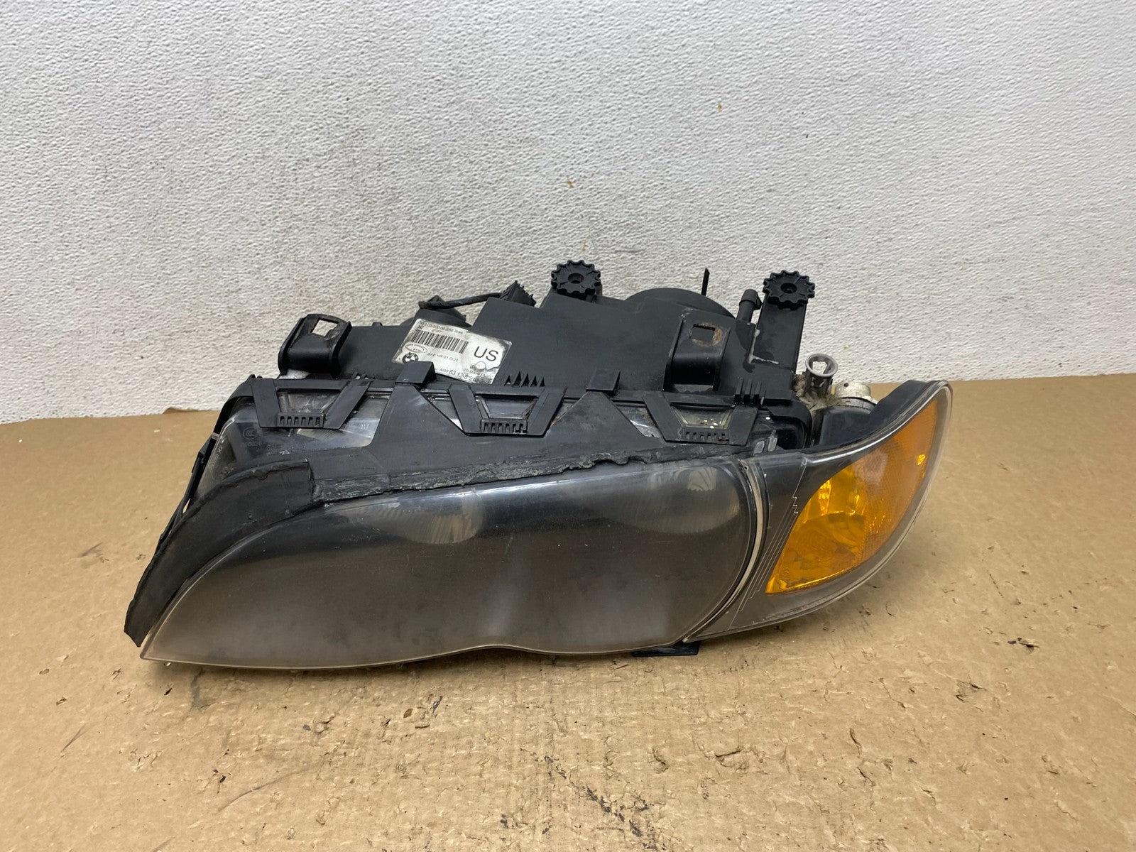 2002 to 2005 BMW 3 E46 Sedan Left Driver Halogen Headlight AF8416 DW0