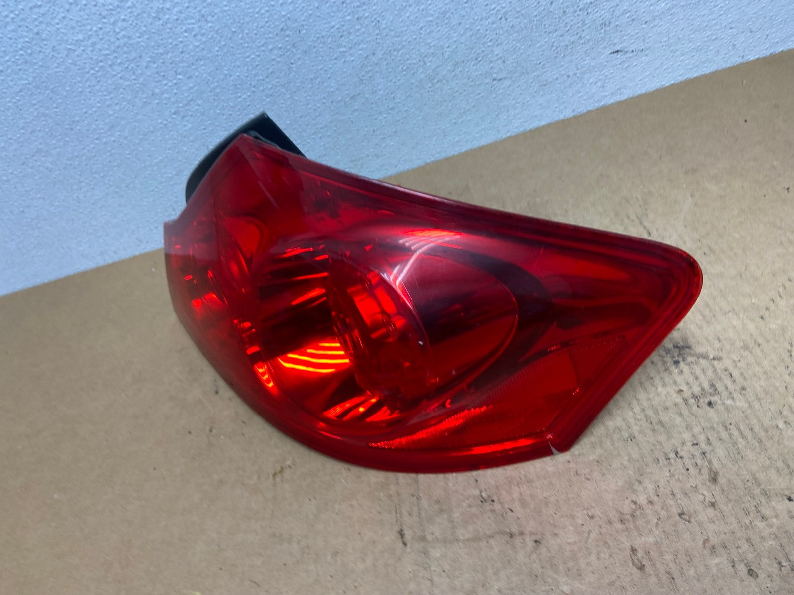 2007 to 2013 Infiniti G35 G37 Sedan Right Passenger Rh Tail Light AC3080 LK1