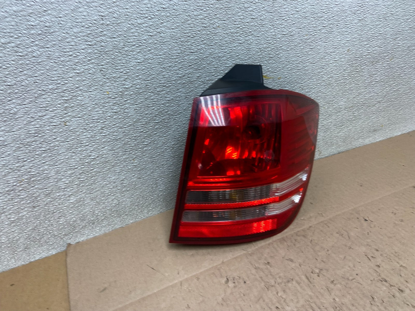 2009 - 2011 Dodge Journey Right Passenger Side Tail Light Oem Z6131 DW2