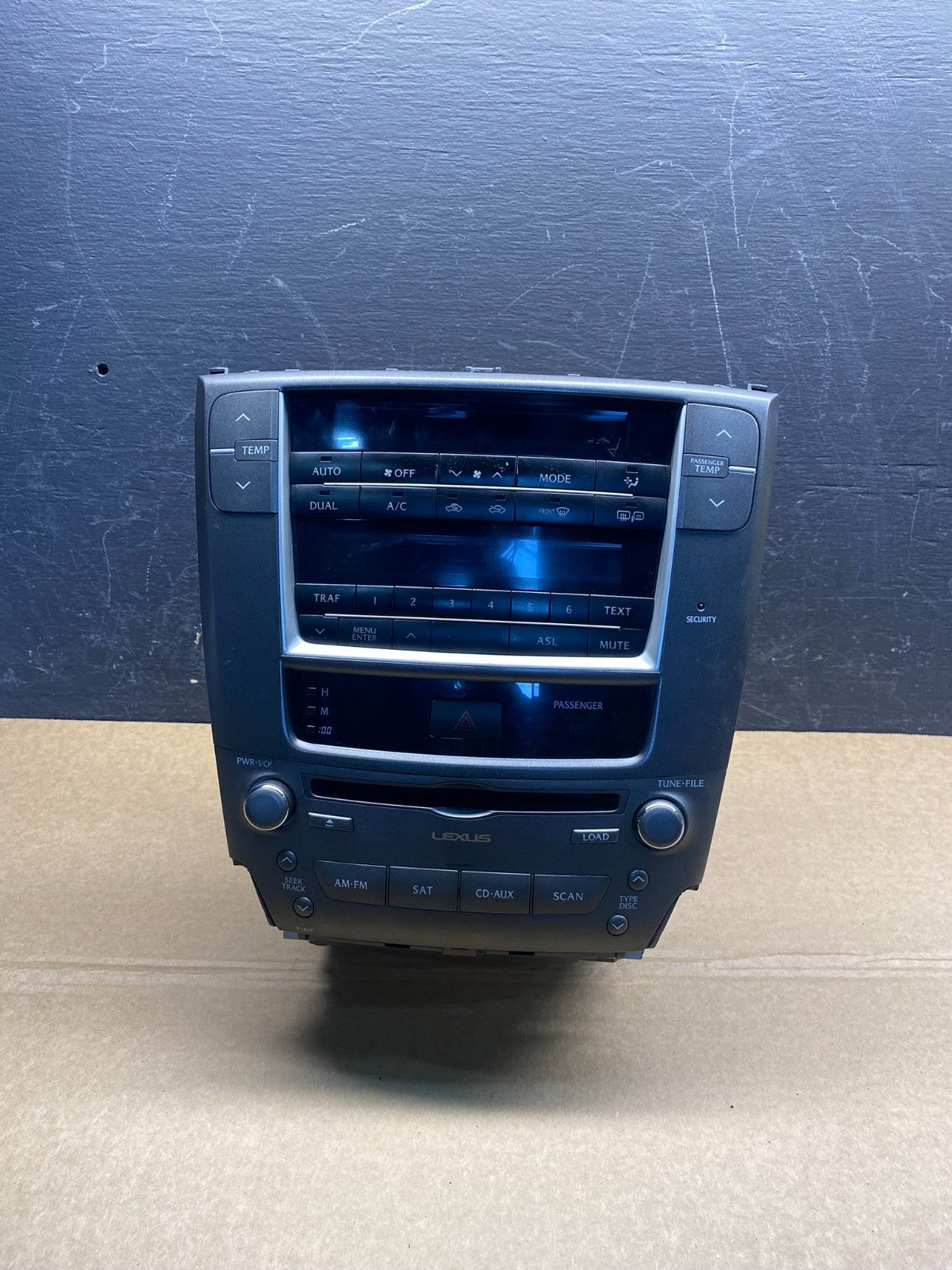 2009 to 2011 Lexus IS250 Screen Radio AM-FM CD Tuner Head Unit AF6836 DG0