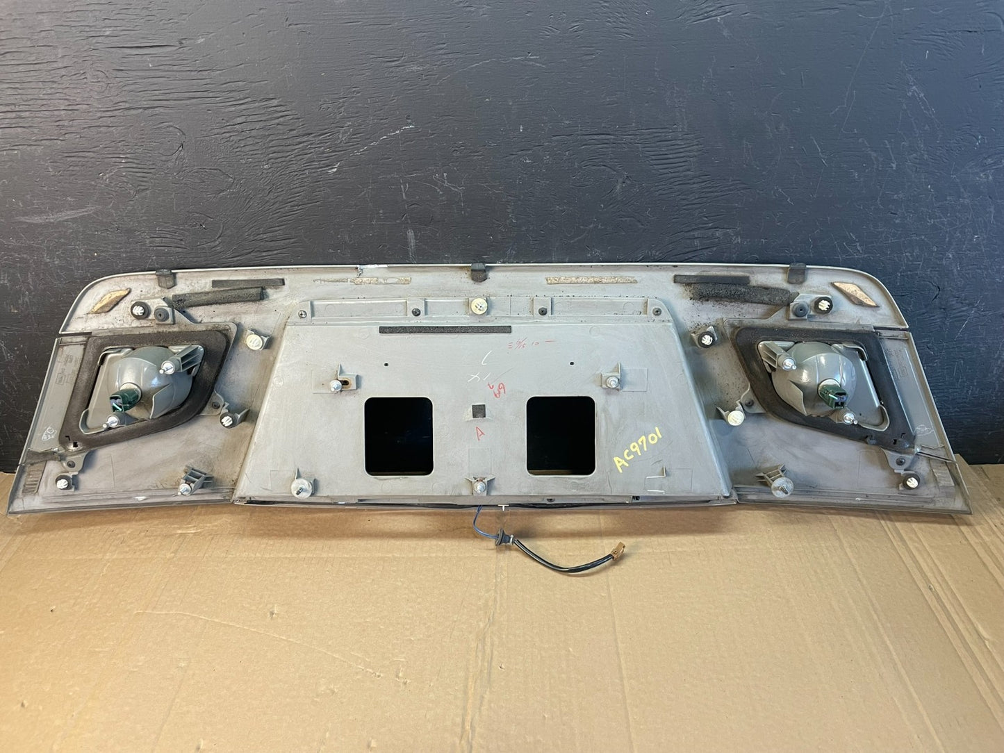 2006 2007 Infiniti M35 Rear Trunk Panel Trim Molding W/ Lights AC9701 DG5