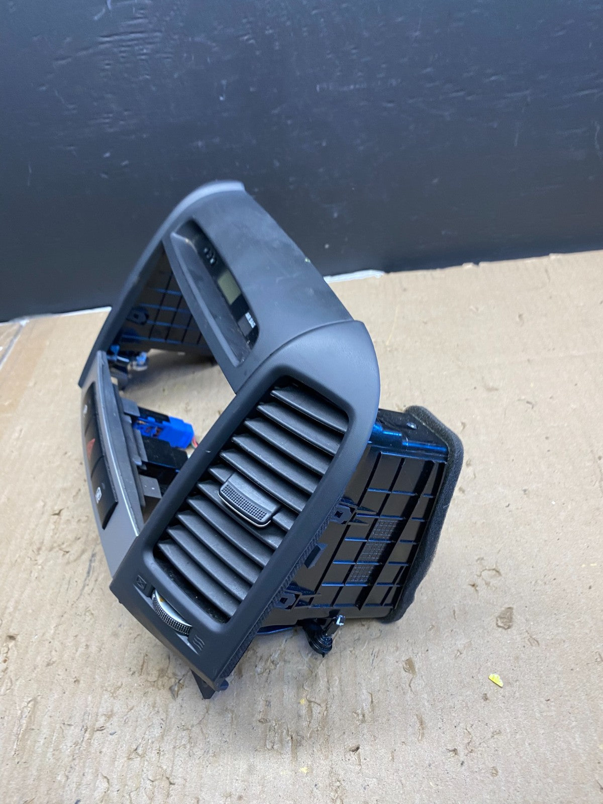 2007 to 2012 Hyundai Santa Fe Center Air Vent A/C Clock Bezel Trim OEM AB5678 DG2