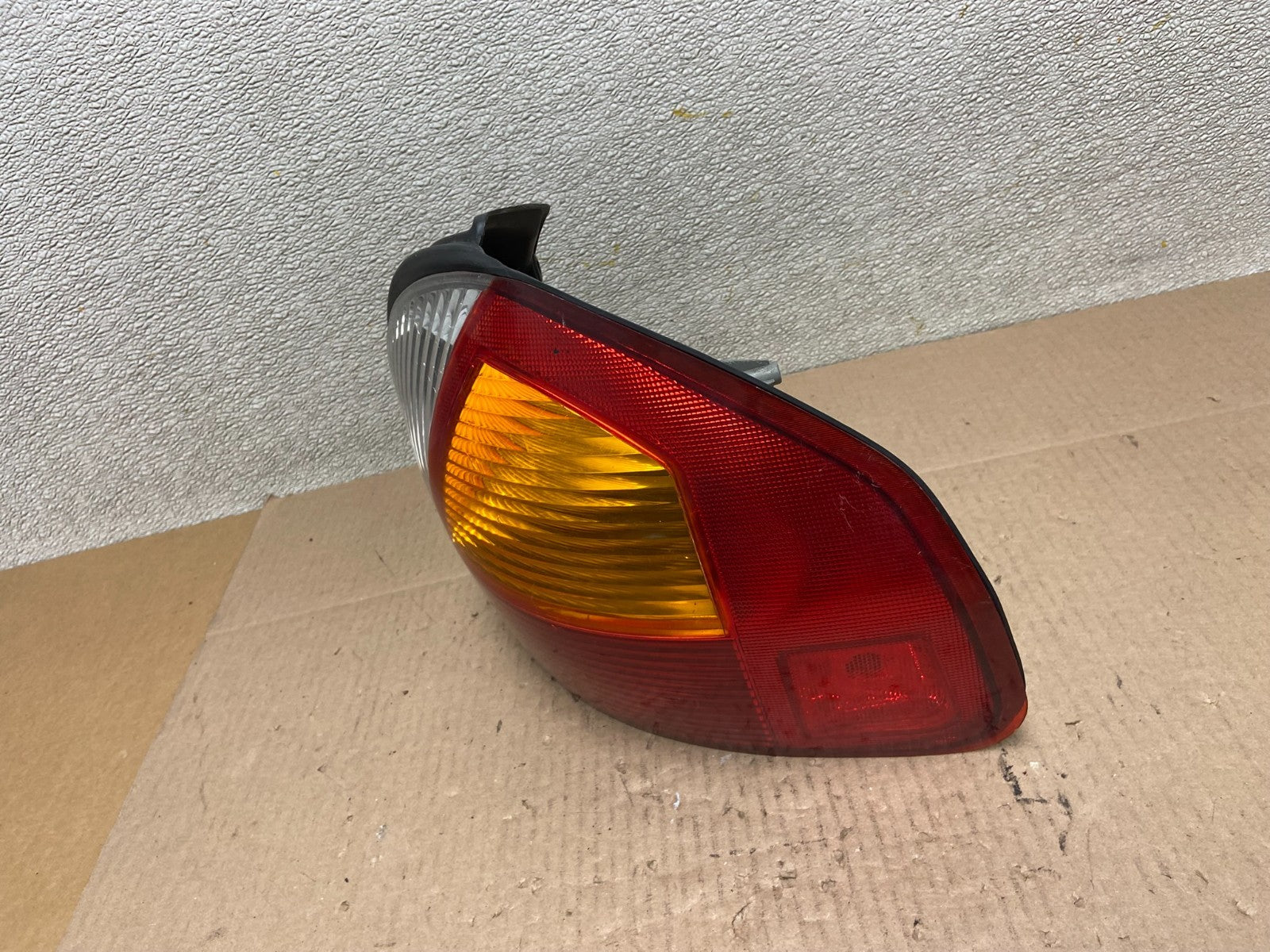 2001 2002 2003 2004 Hyundai Santa Fe Right Passenger Rh Side Tail Light Z3762 DW1