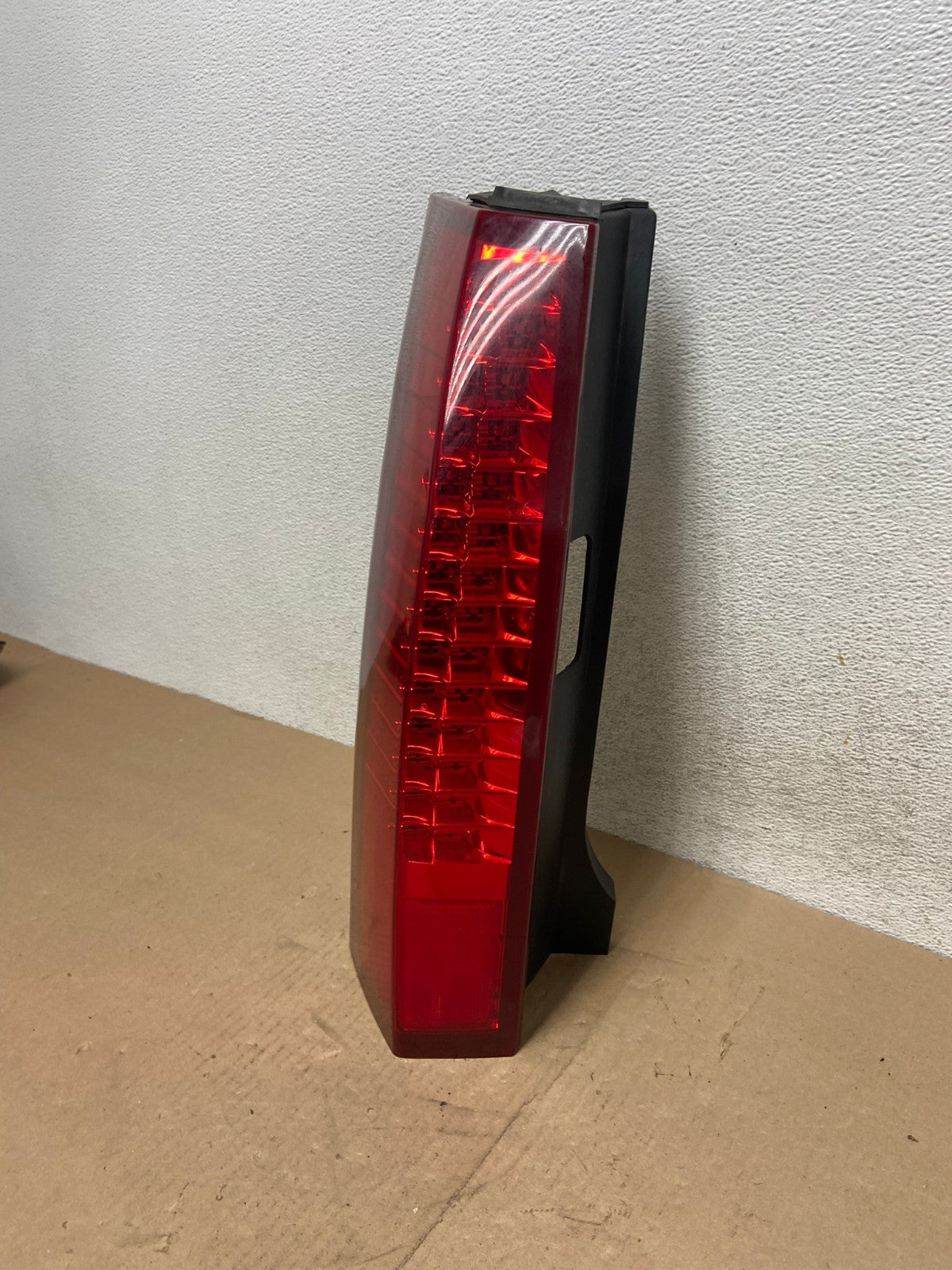 2004 to 2009 Cadillac Srx Left Driver LH Side Tail Light AG4642 LK1
