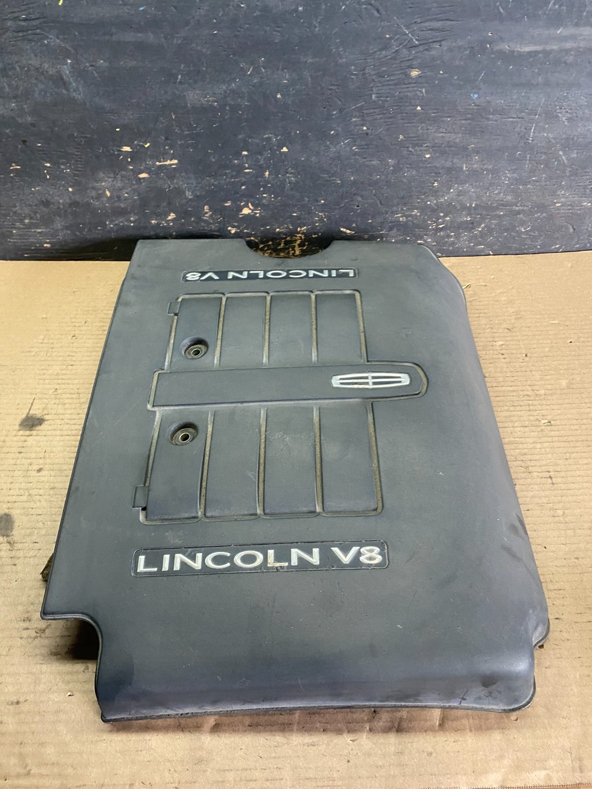 2002 to 2004 Lincoln Navigator 5.4L V8 Engine Motor Cover s1300 DG3