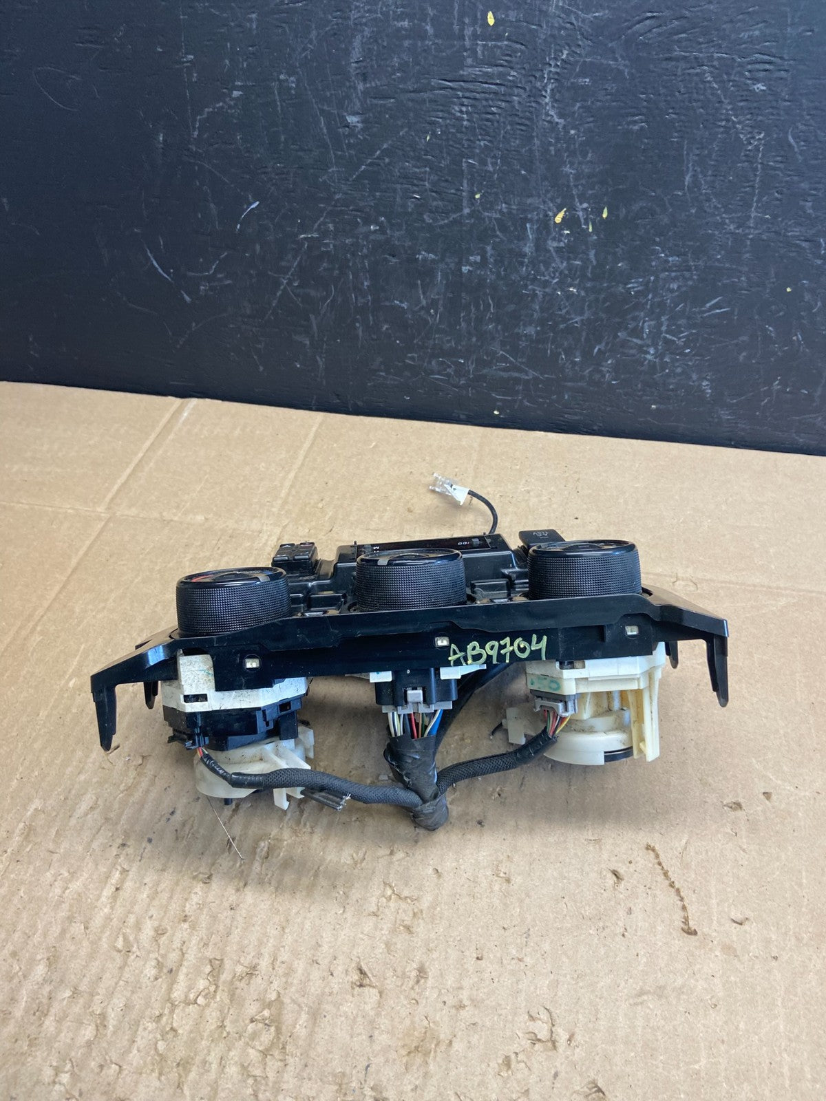 2009 to 2013 Toyota Corolla Matrix Climate Heater A/C AC Control Panel AB9704 DG3