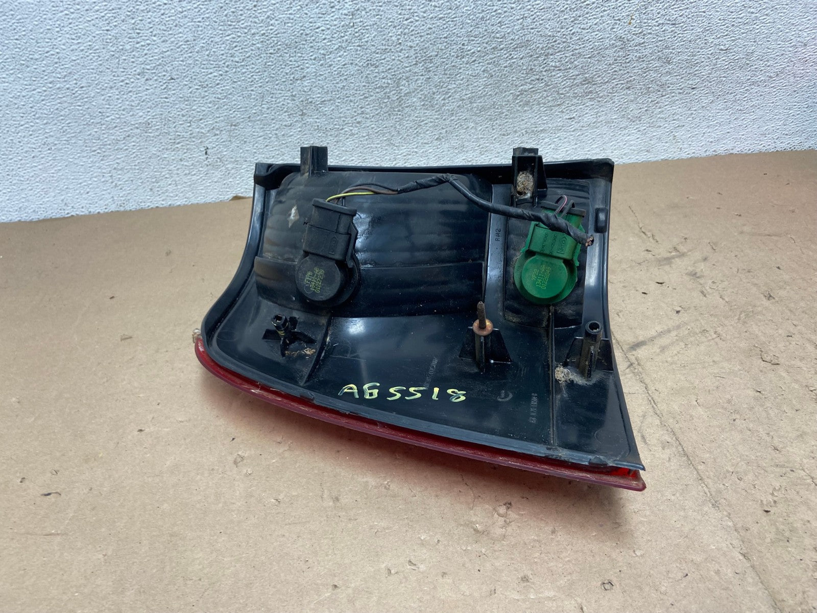 2002 to 2005 Ford Explorer Right Passenger Rh Side Tail light AG5518 LK5