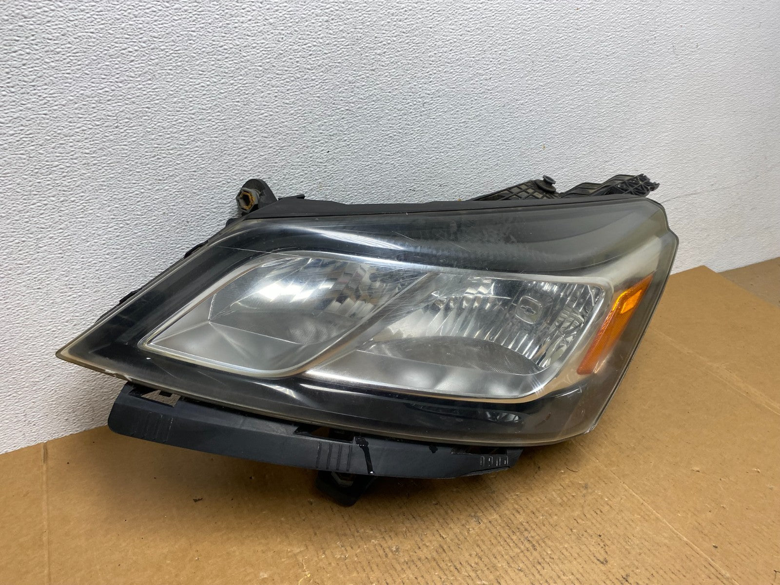 2013-2017 Chevrolet Traverse Left Driver LH Side Headlight Halogen AE0592 DW2