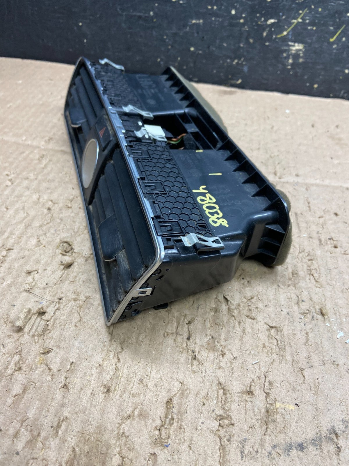 2012 - 2015 Volkswagen Passat Dash Dashboard Middle Center Air Vent OEM Y8038 DG2