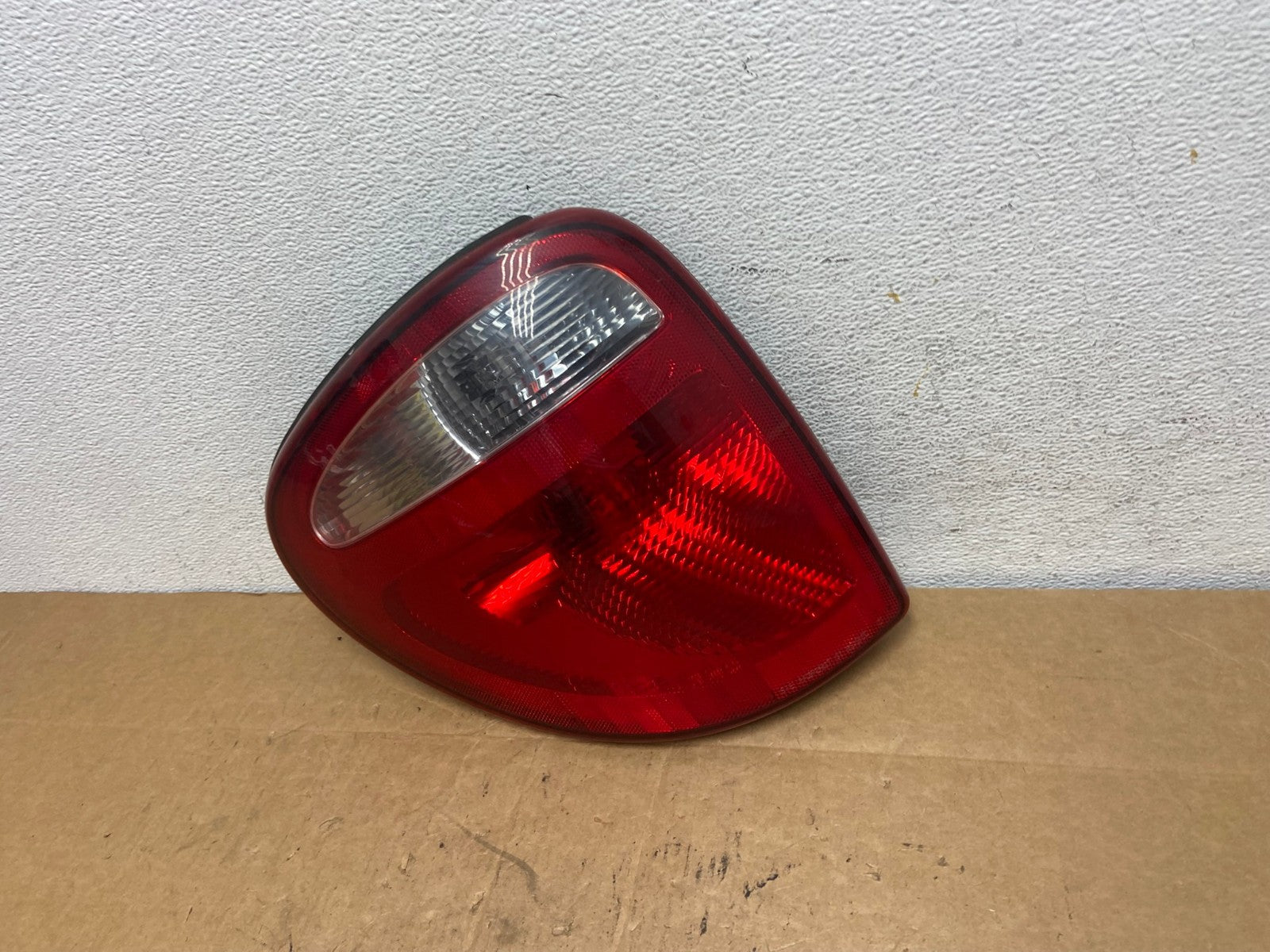 2004 to 2007 Dodge Grand Caravan Left Driver Lh Tail Light AD4774 LK1