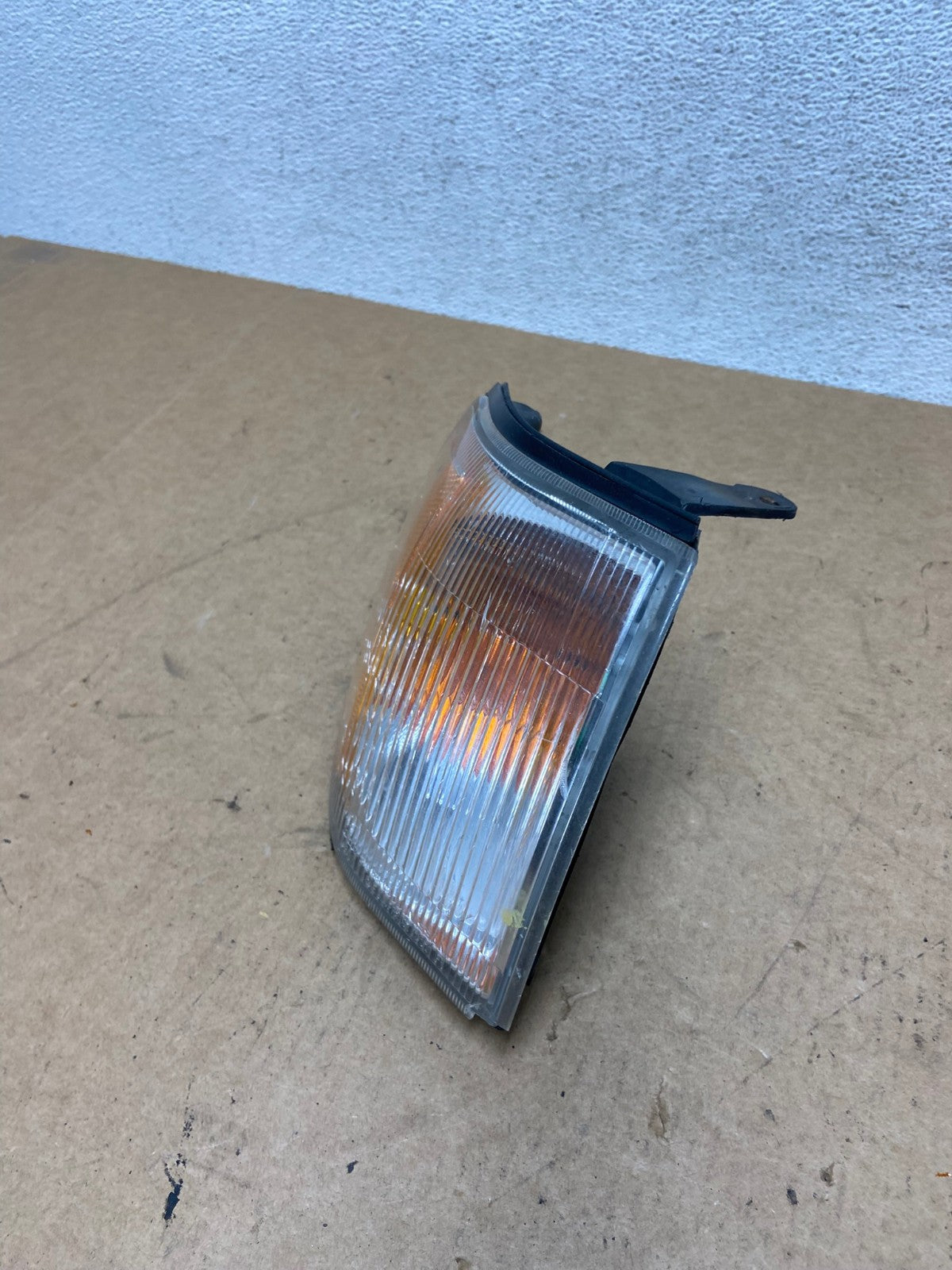 1999 to 2004 Nissan Pathfinder Right Corner Park Light Turn Signal AE3130 LK1
