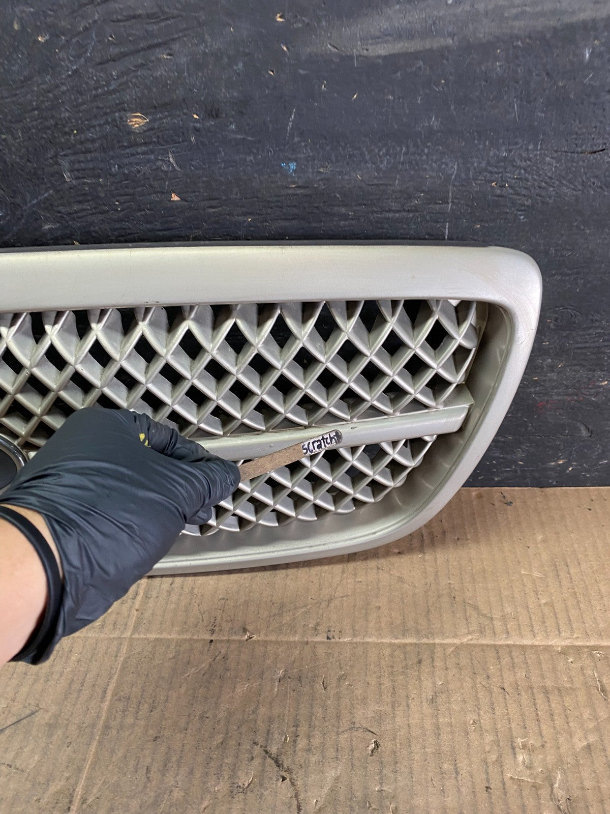2004 to 2005 Kia Sedona Front Upper Grill Grille OEM r7819 DG6