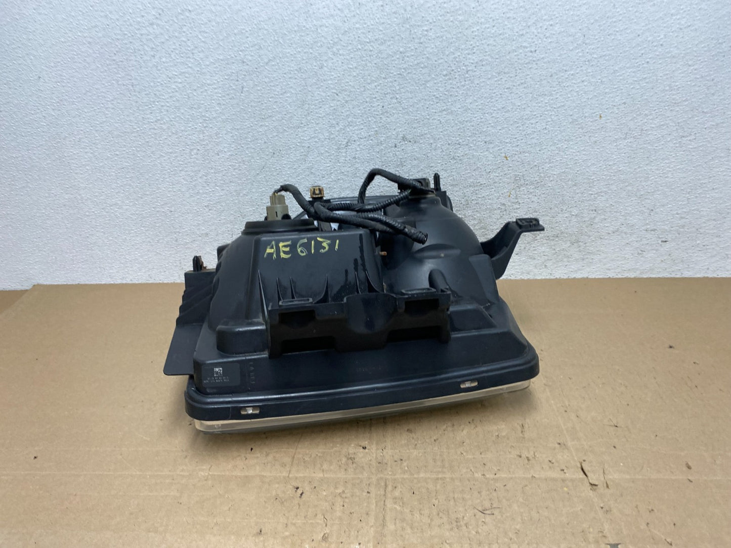 2008 to 2010 Ford F250 Super Duty Left Driver LH Side Headlight AE6131 DW5