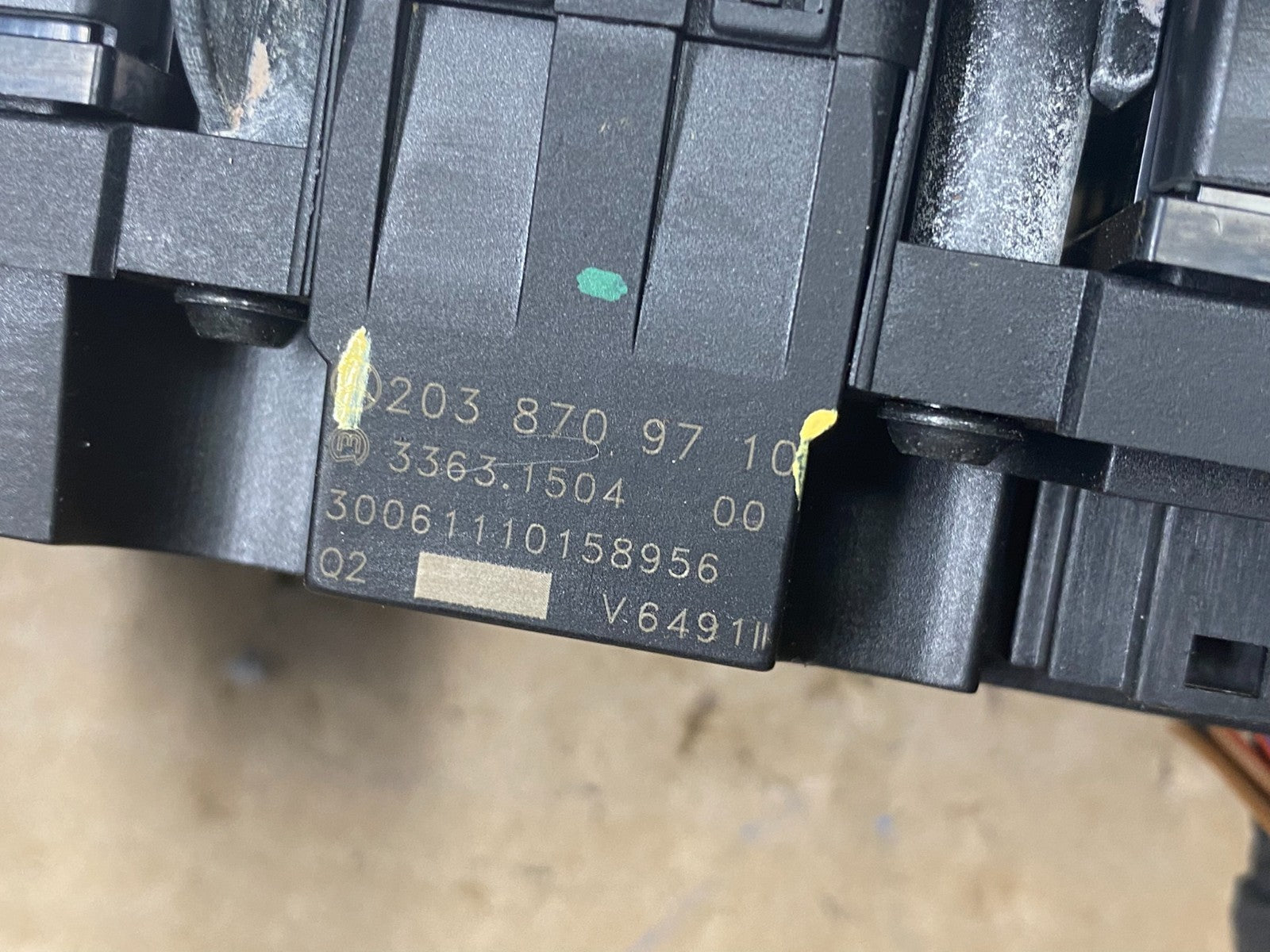 2005 - 2007 Mercedes C230 C240 Center Console Switch Control Unit ab2140 DG5