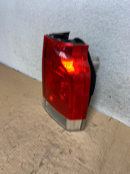 2005 to 2007 Volvo Xc70 V70 Right Passenger RH Tail Light AI8026 LK1