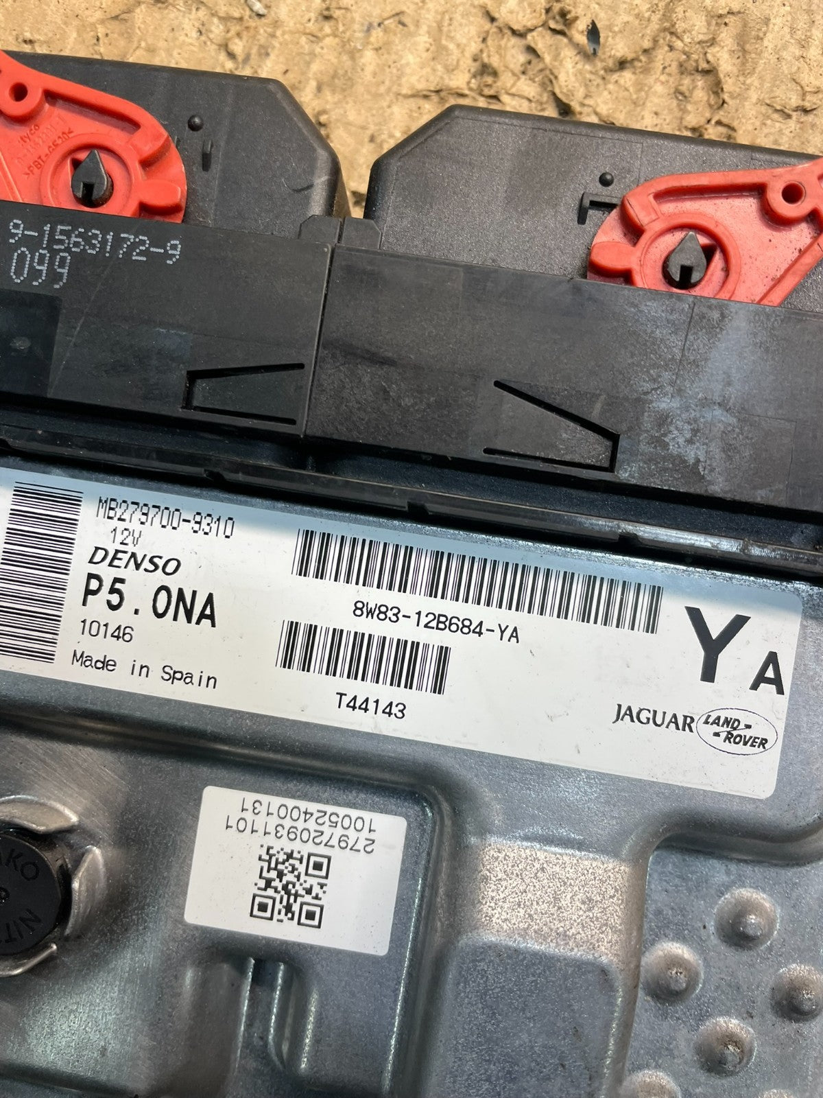 2010 to 2015  Jaguar XF Computer Brain Engine Control ECU ECM Module U1598  DG3