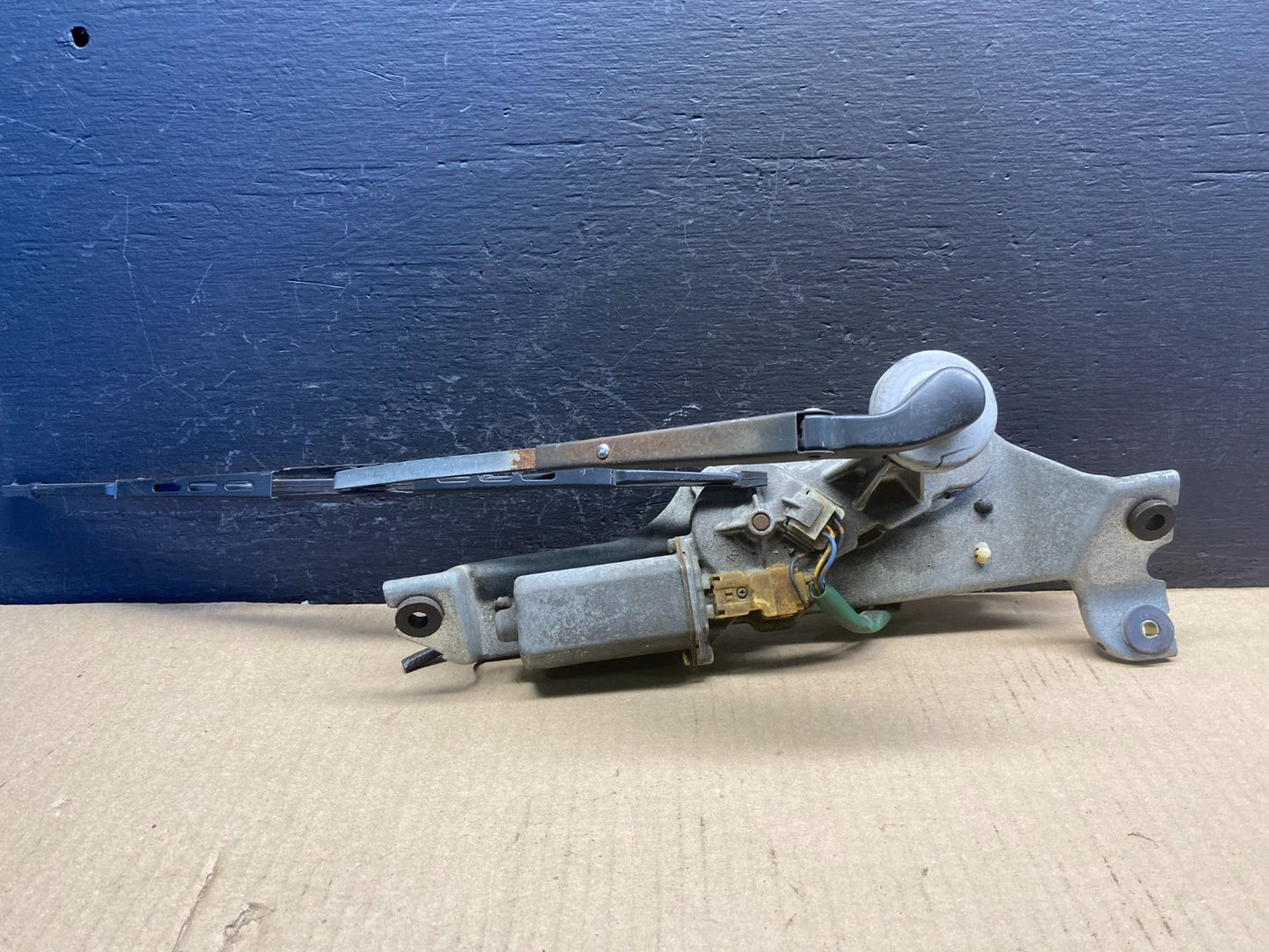 2000 to 2004 Subaru Legacy Wagon Rear Windshield Wiper Motor AC08360