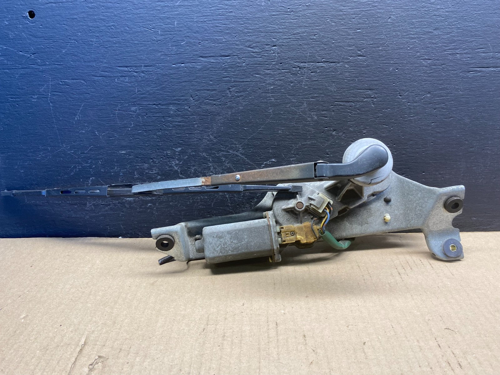 2000 to 2004 Subaru Legacy Wagon Rear Windshield Wiper Motor AC08360