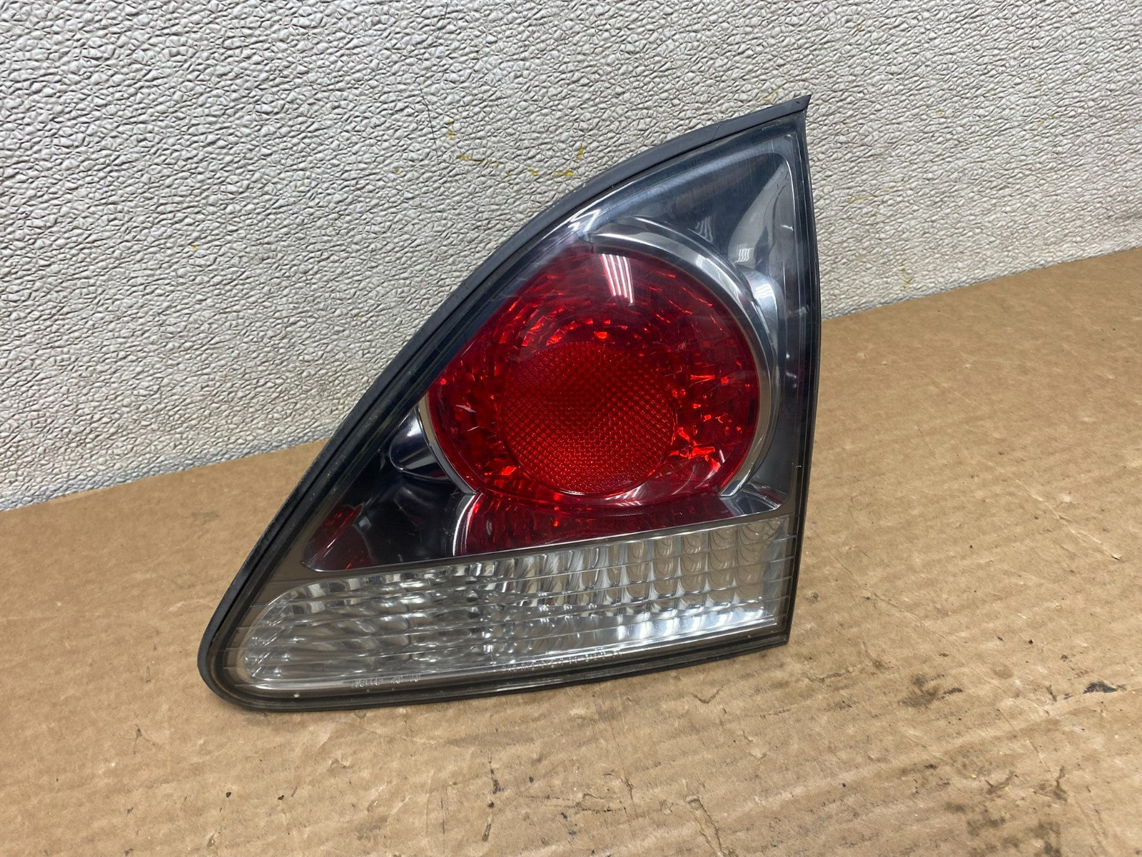 2000-2003 Lexus RX300 Right Passenger Side Rear Inner Tail Light Oem Z2699 DW0