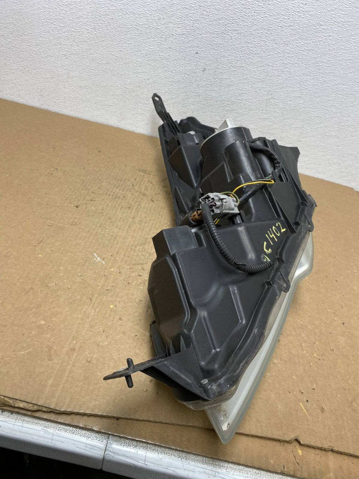 2010-2012 Subaru Legacy Outback Right Passenger Headlight Oem AC1402 DW7