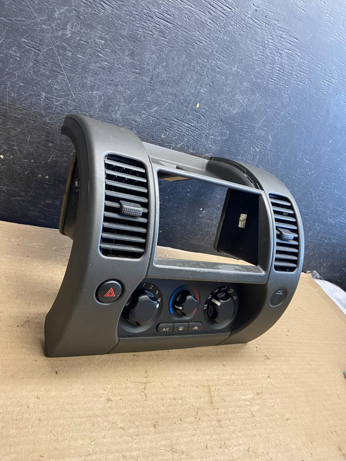 2005-2008 Nissan Pathfinder Radio A/C Heat Temperature Climate Control AH3821 DG3
