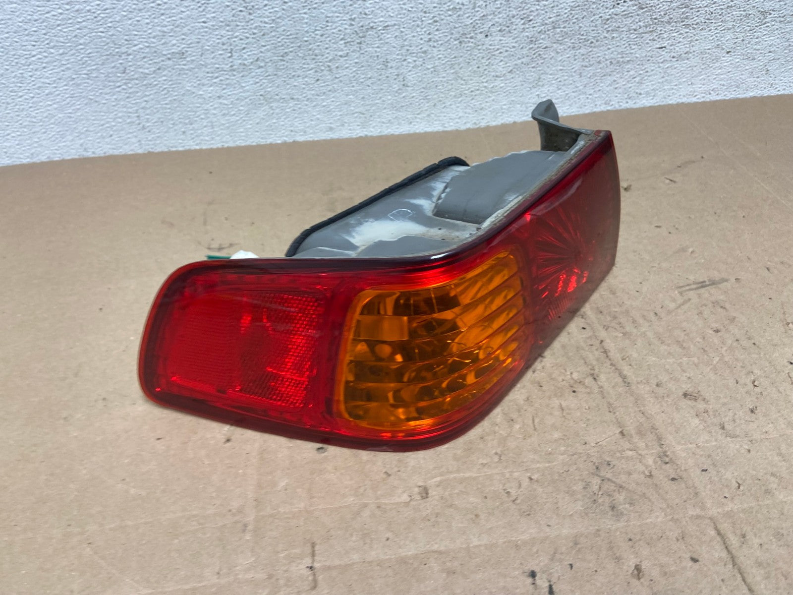 2000 to 2001 Toyota Camry Tail Light Left Driver Lh Side AE6068 LK2