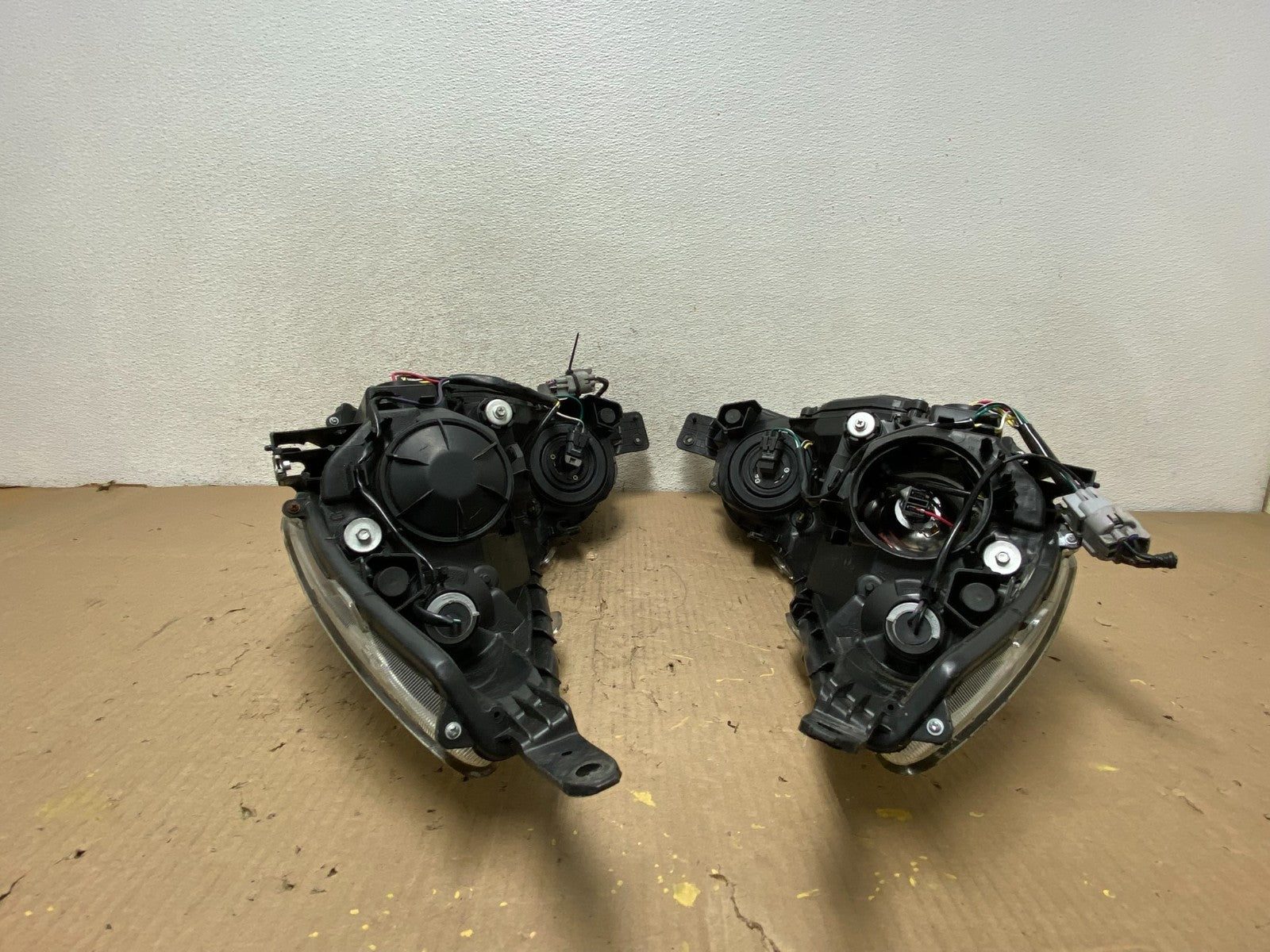 2010 2011 2012 Subaru Legacy Outback Left+Right Xenon Headlights AG8075 DW8