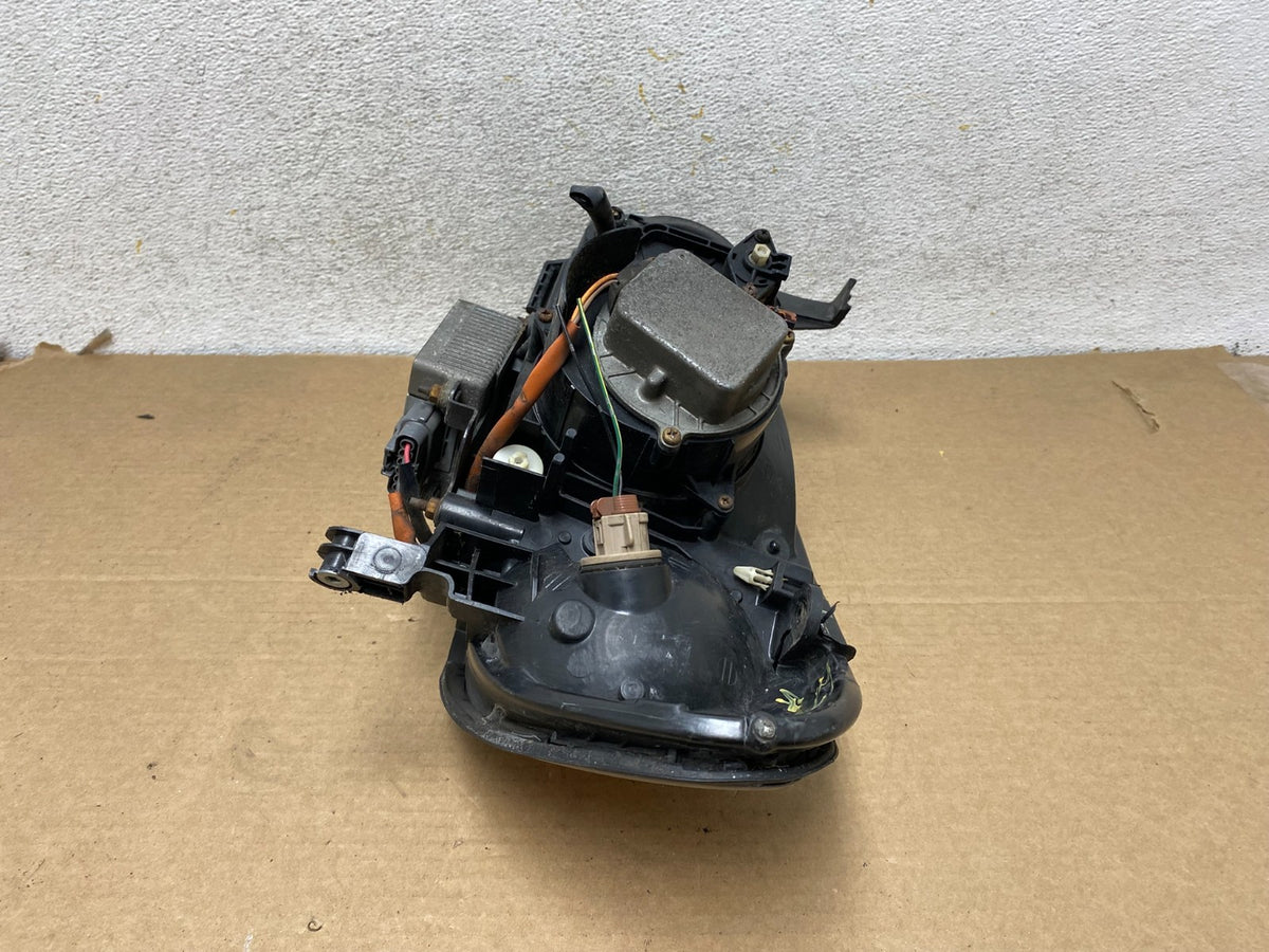 2002 to 2004 Infiniti I35 Hid Xenon Right Passenger Side Headlight AH3122 DW11
