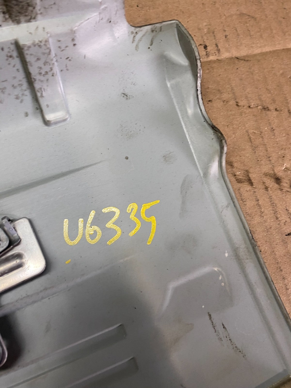 2006 to 2008 BMW 325i 530i Plastic Engine Cover Shield U6335 DG9