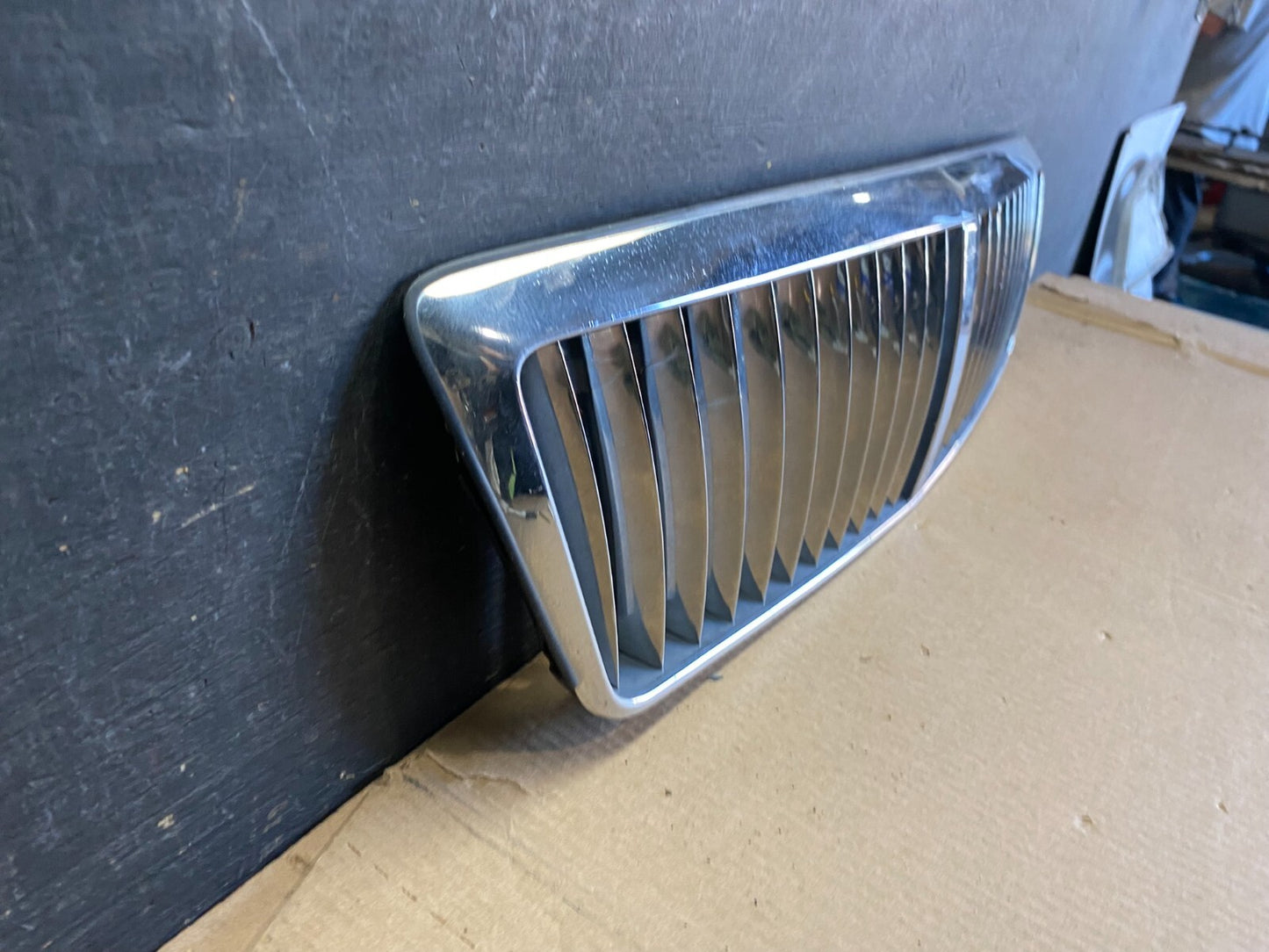 2002 to 2005 Hyundai XG350 Front Upper Grill Grille W/Emblem N5802 DG2