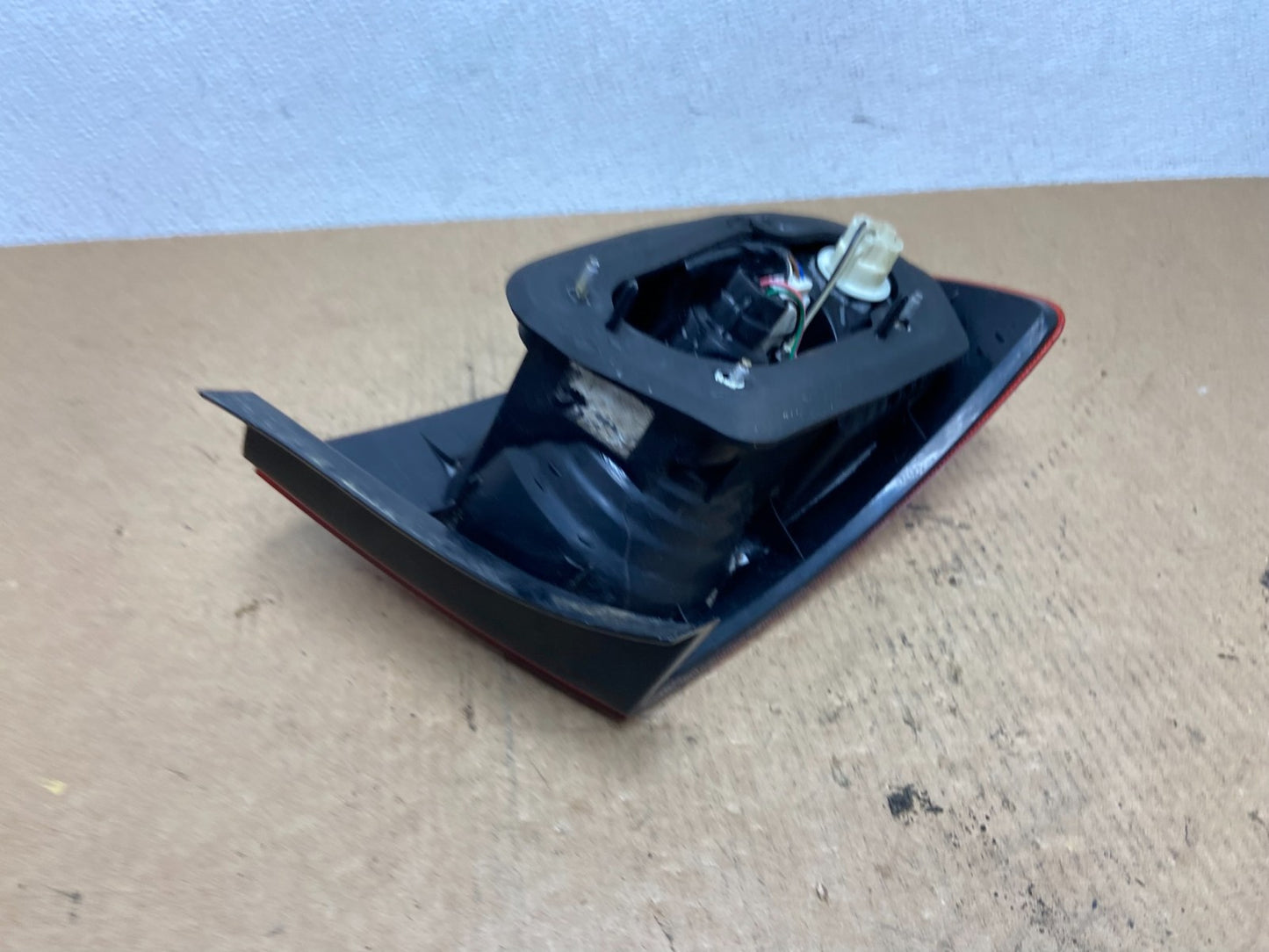 2001 to 2003 Hyundai Elantra Hatchback Right Passenger Side Tail Light AC3253 DW5